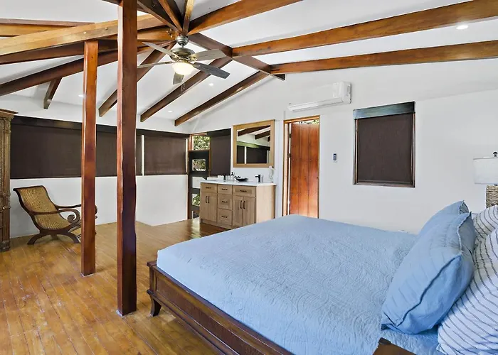 Сasa de vacaciones Playa - Beachfront Villa, Big Private Pool - Casa Bella Catalina